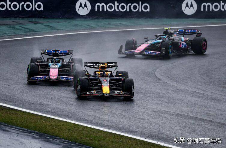 阿斯顿马丁险胜迈凯伦，诺里斯统治全场