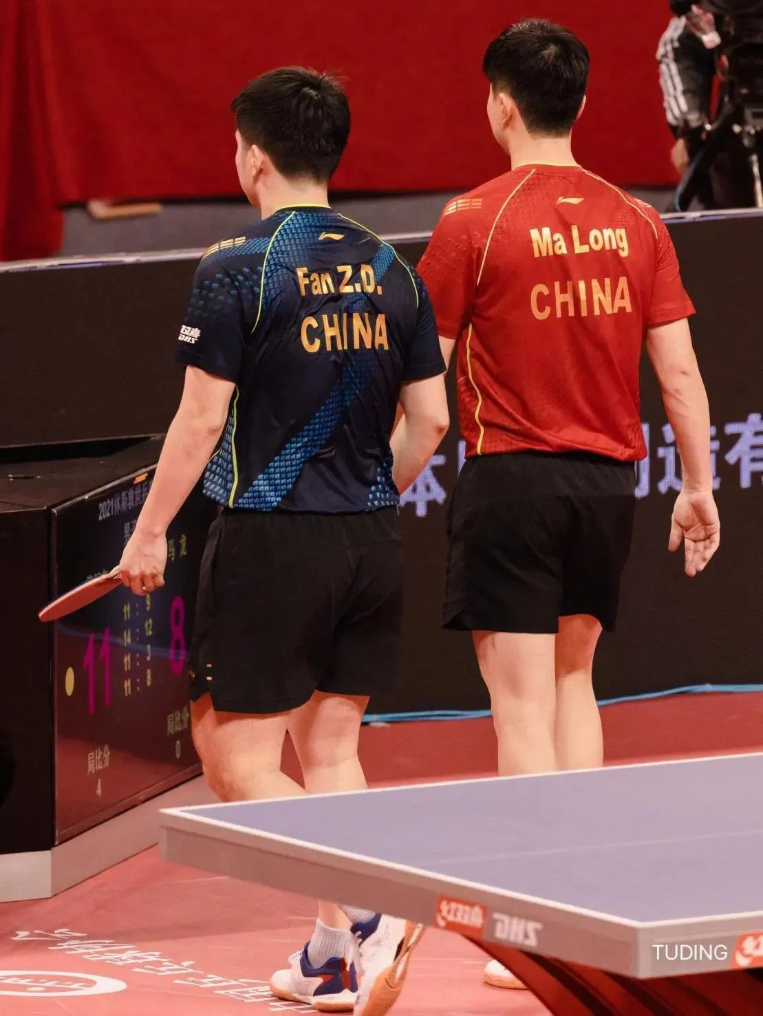 日本队轻取英格兰队，马龙点燃赛场