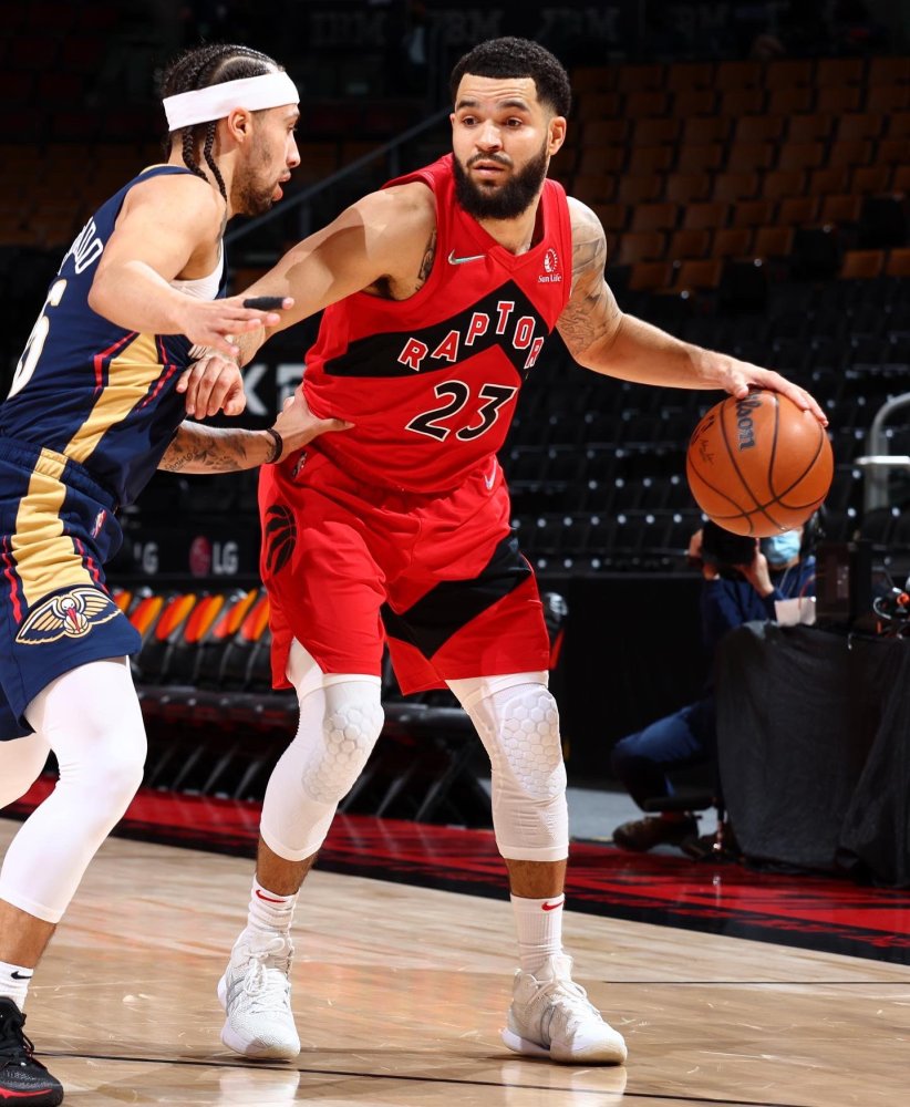 掘金完胜鹈鹕，范弗利特高光表现