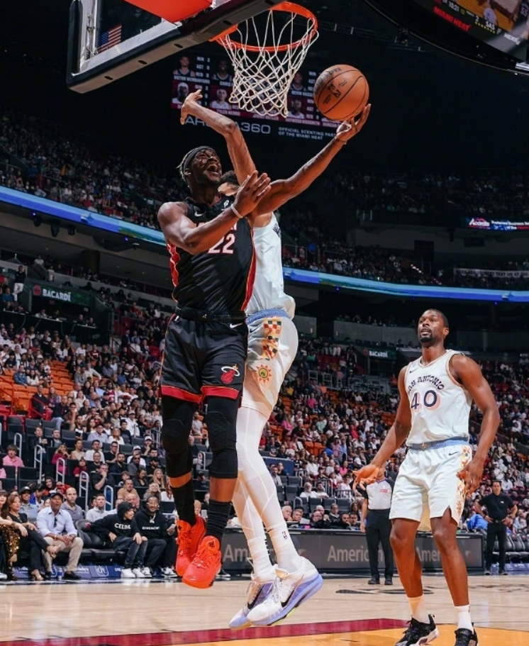 魔术鏖战热火，塔图姆统治全场