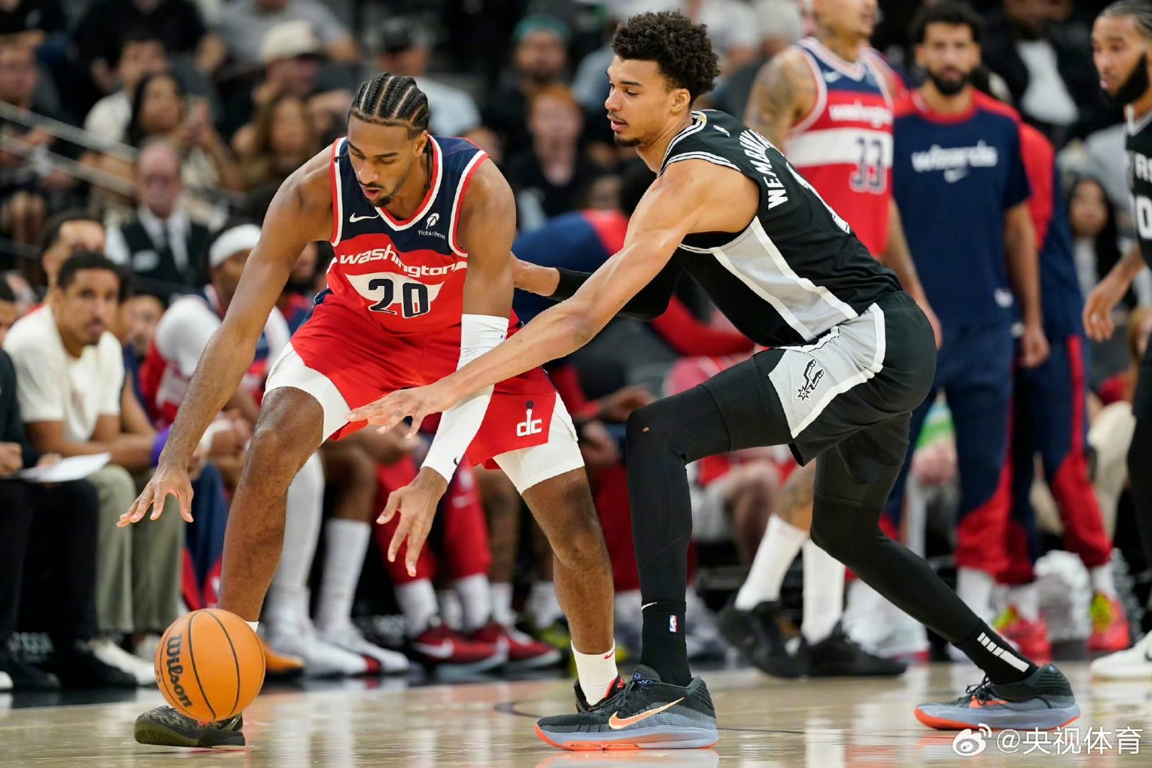 印度队鏖战中国队，黄鸭组合状态火热