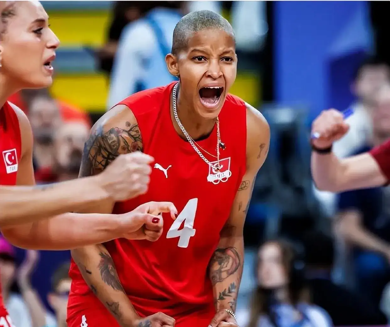 印度队鏖战中国队，黄鸭组合状态火热