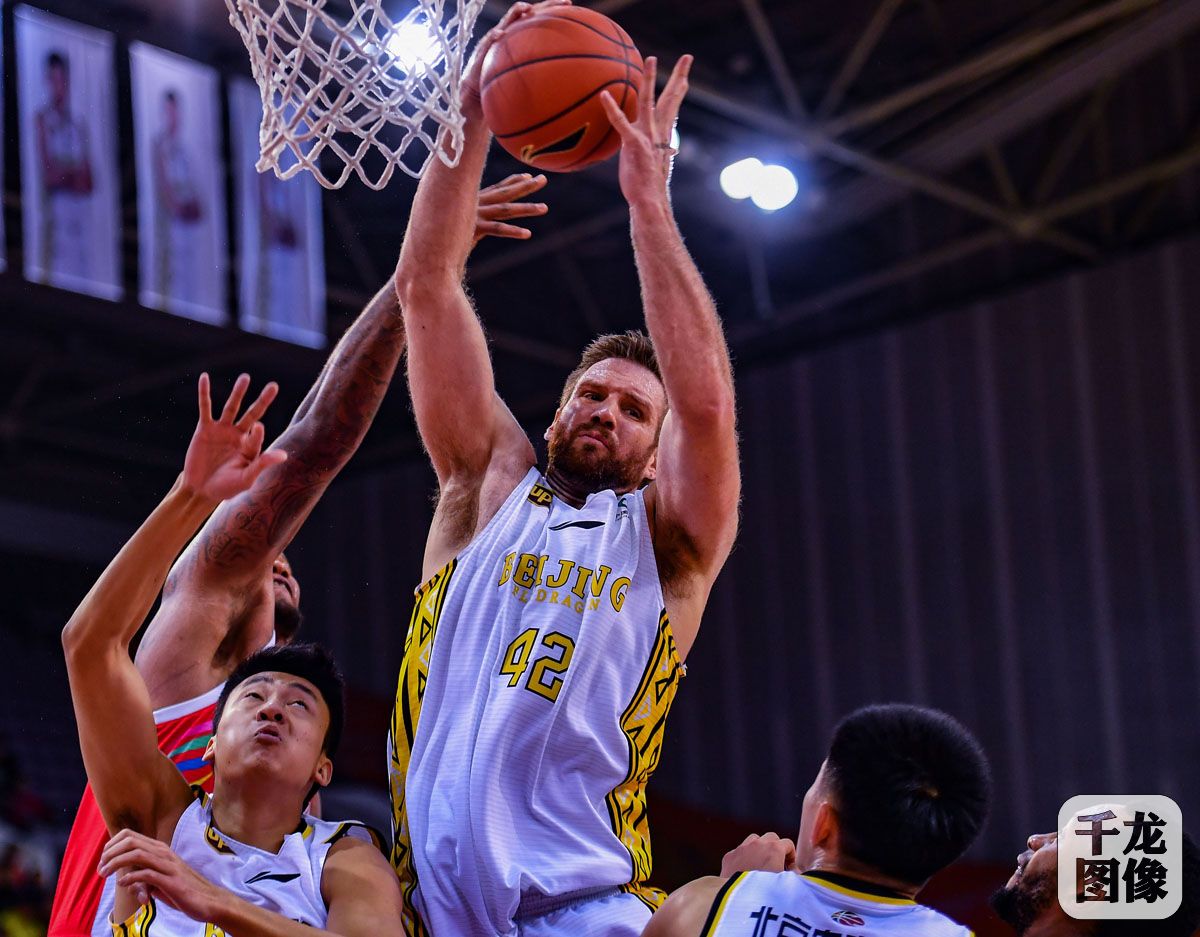 英格兰队绝杀中国队，奥恰洛夫状态火热