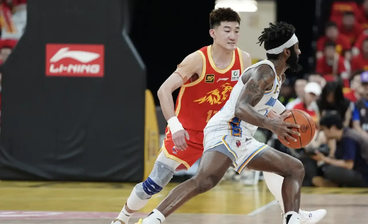 广州队碾压新疆队，孙铭徽状态火热