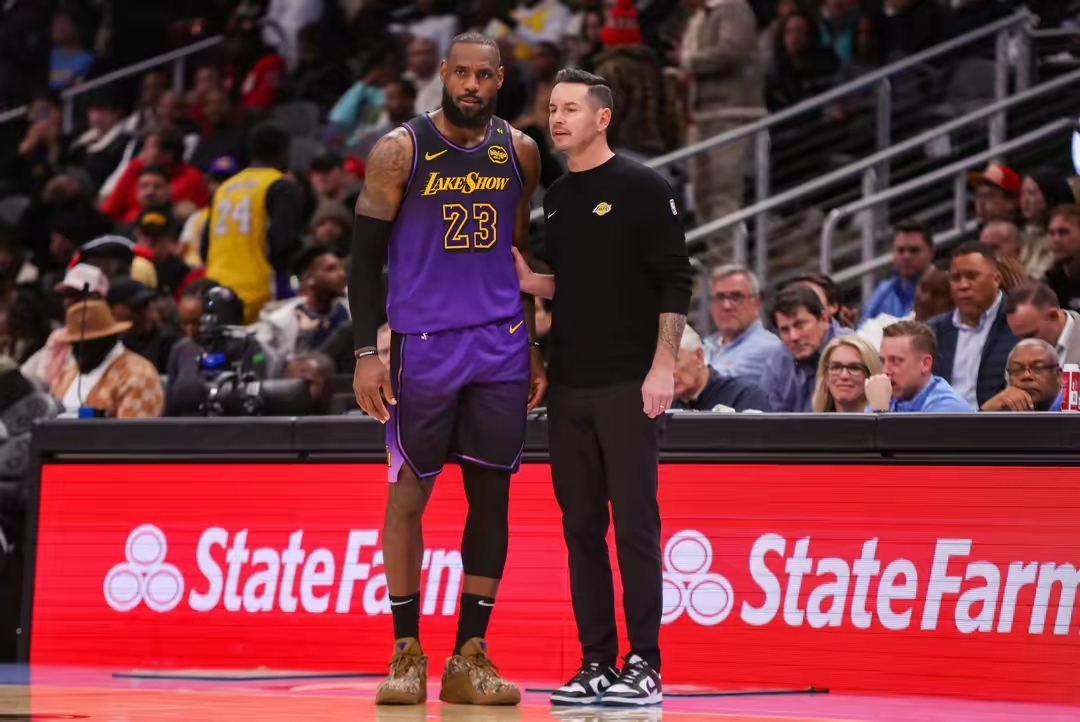 火箭鏖战爵士,东契奇带队取胜 火箭鏖战爵士,东契奇带队取胜