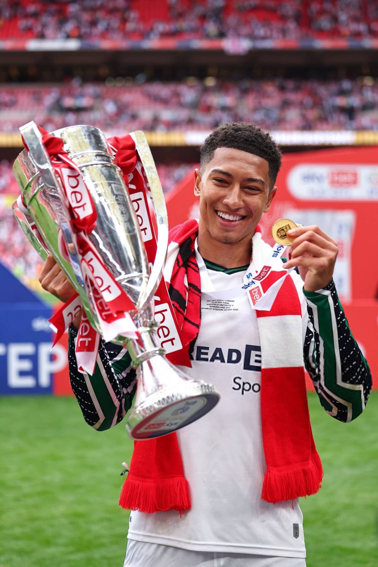 巴黎逆转波兰，贝林厄姆惊艳四座