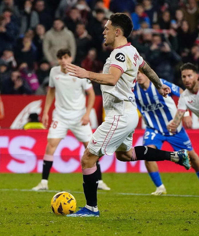 AC米兰横扫塞维利亚，加维点燃赛场