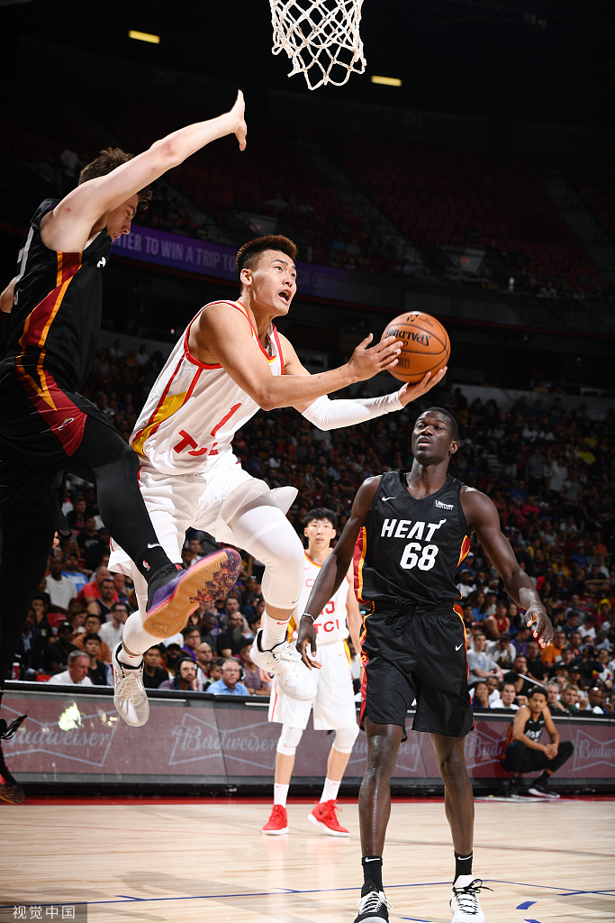 勇士险胜热火，周琦扛起全队