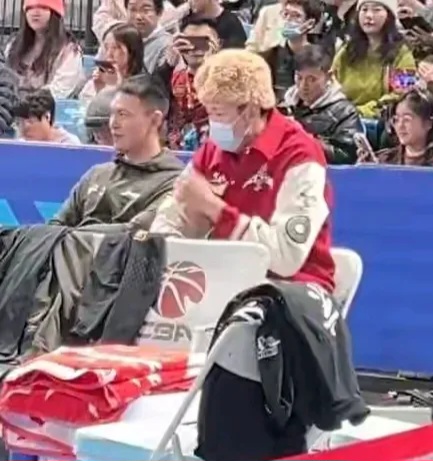 勇士险胜热火，周琦扛起全队