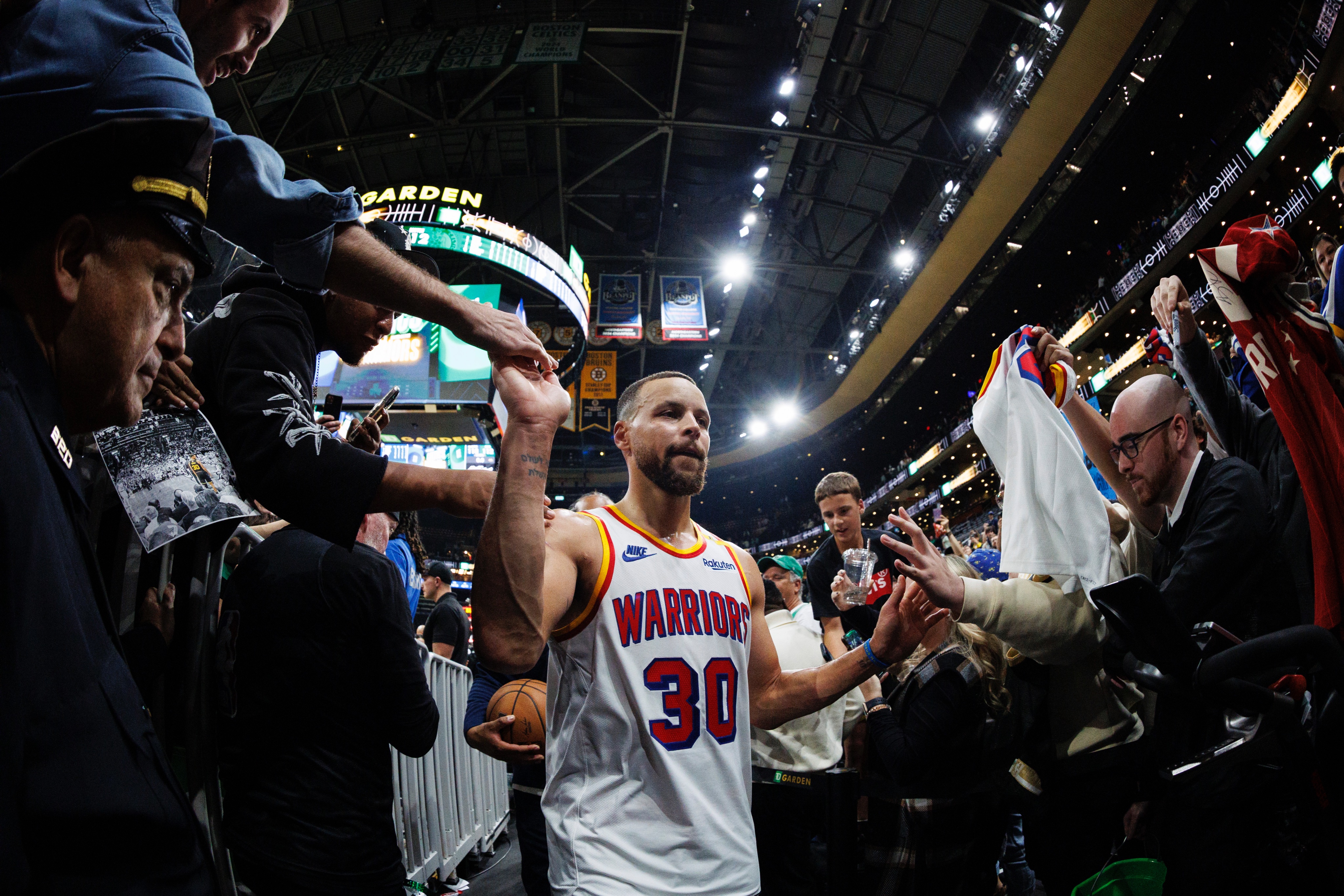 凯尔特人碾压凯尔特人B队，威斯布鲁克绝境逆转