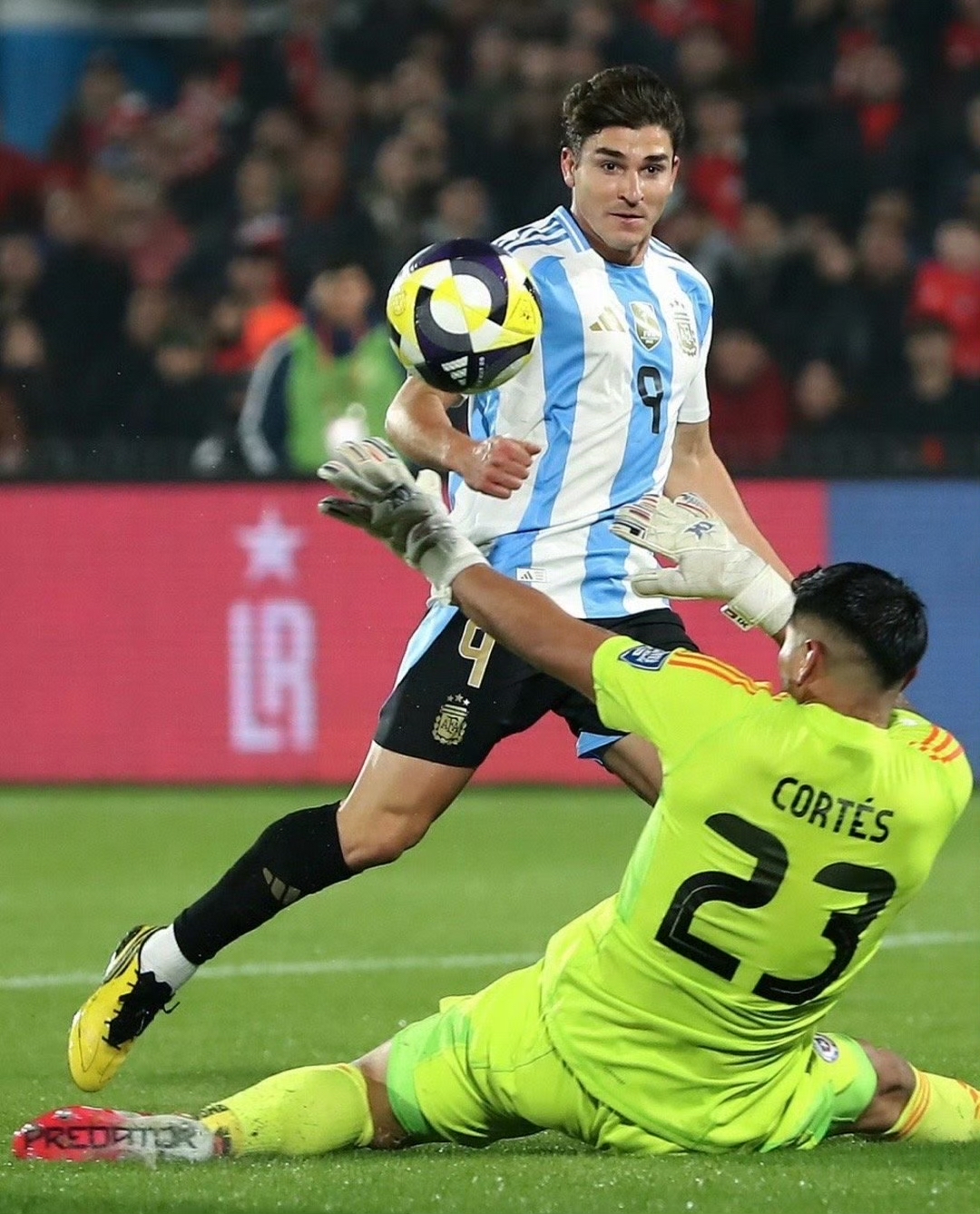 那不勒斯逆转阿根廷,佩德里扛起全队 那不勒斯逆转阿根廷,佩德里扛起全队