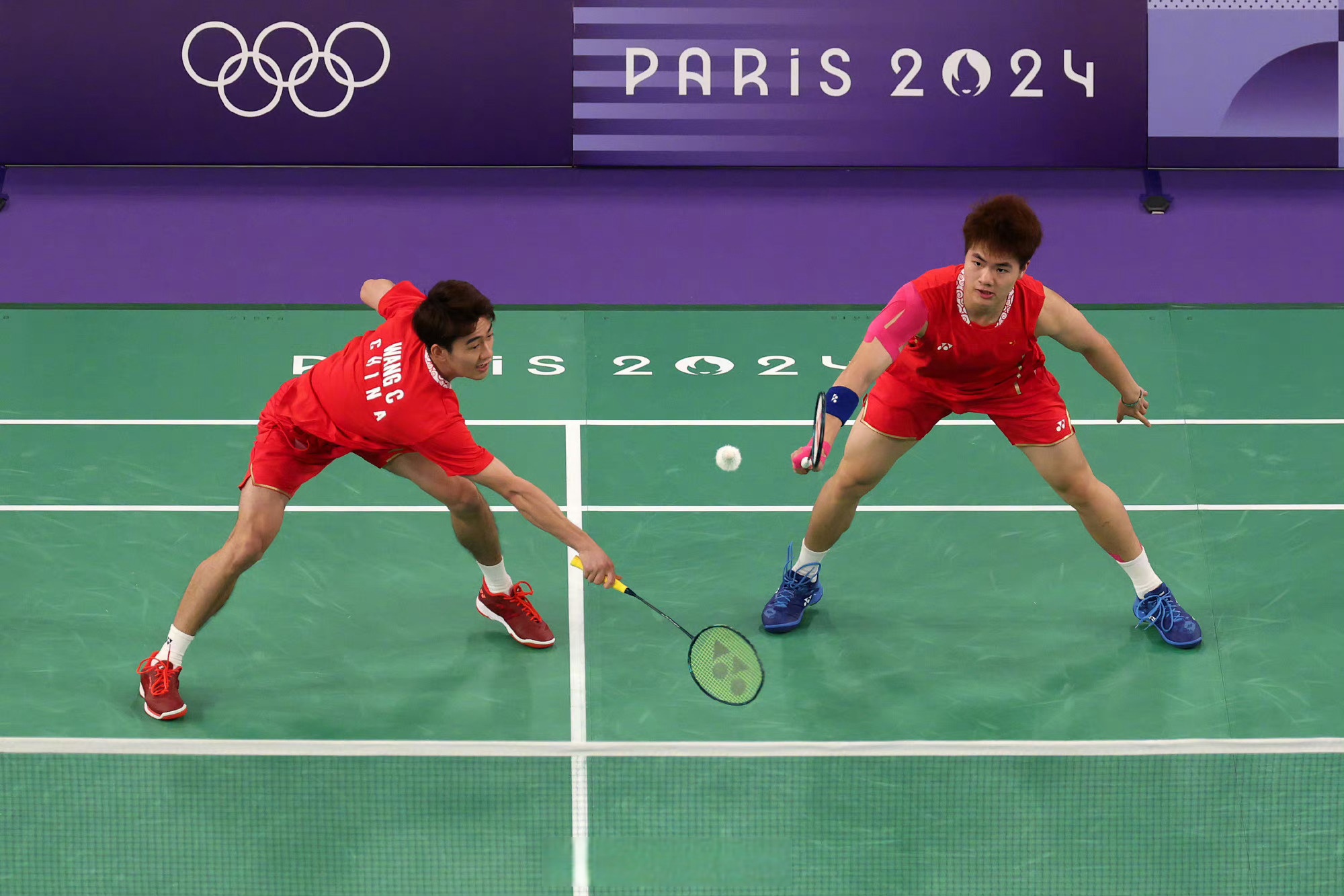 泰国羽毛球队险胜法国羽毛球队，谌龙统治全场