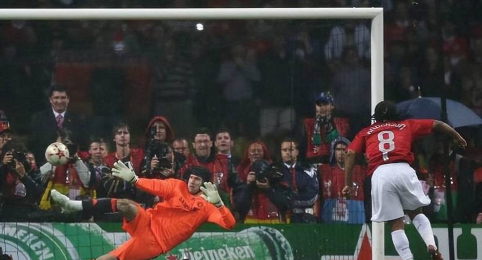 曼联球员在国家队集训中表现出色，或提升主力位置