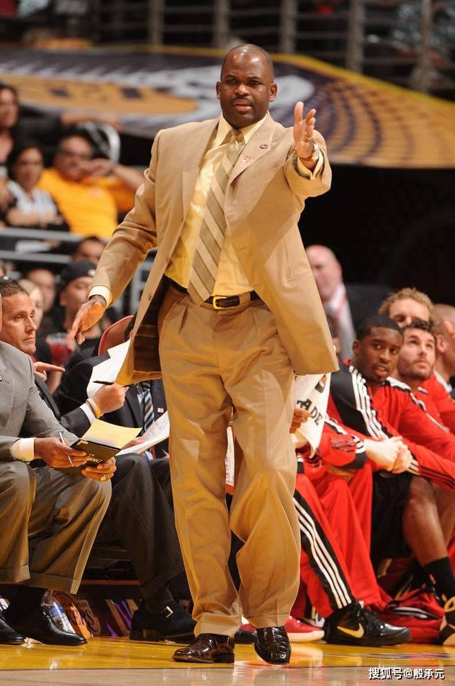 老鹰惜败湖人，杨超越打出全能表现