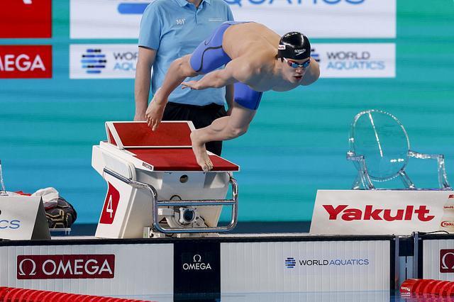 非洲游泳天才表现出色，勇夺铜牌