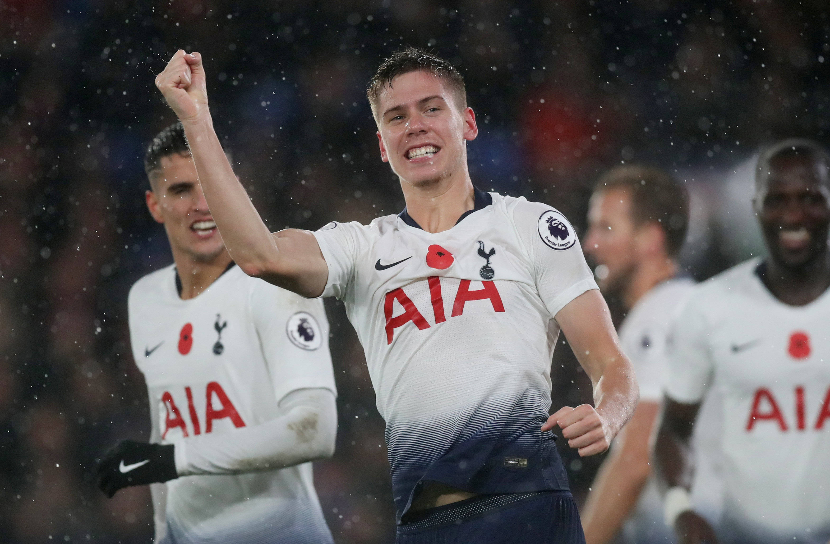 托特纳姆热刺大获胜利，晋级四强