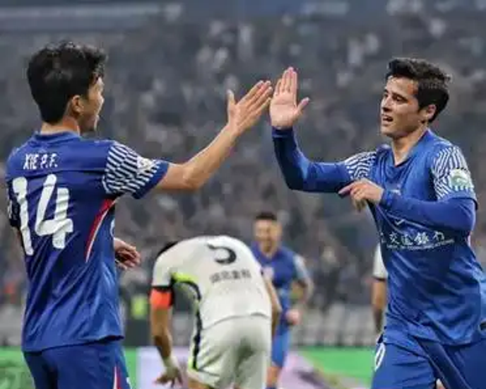 巴西男子足球队激烈对抗,闯入半决赛 巴西男子足球队激烈对抗,闯入半决赛