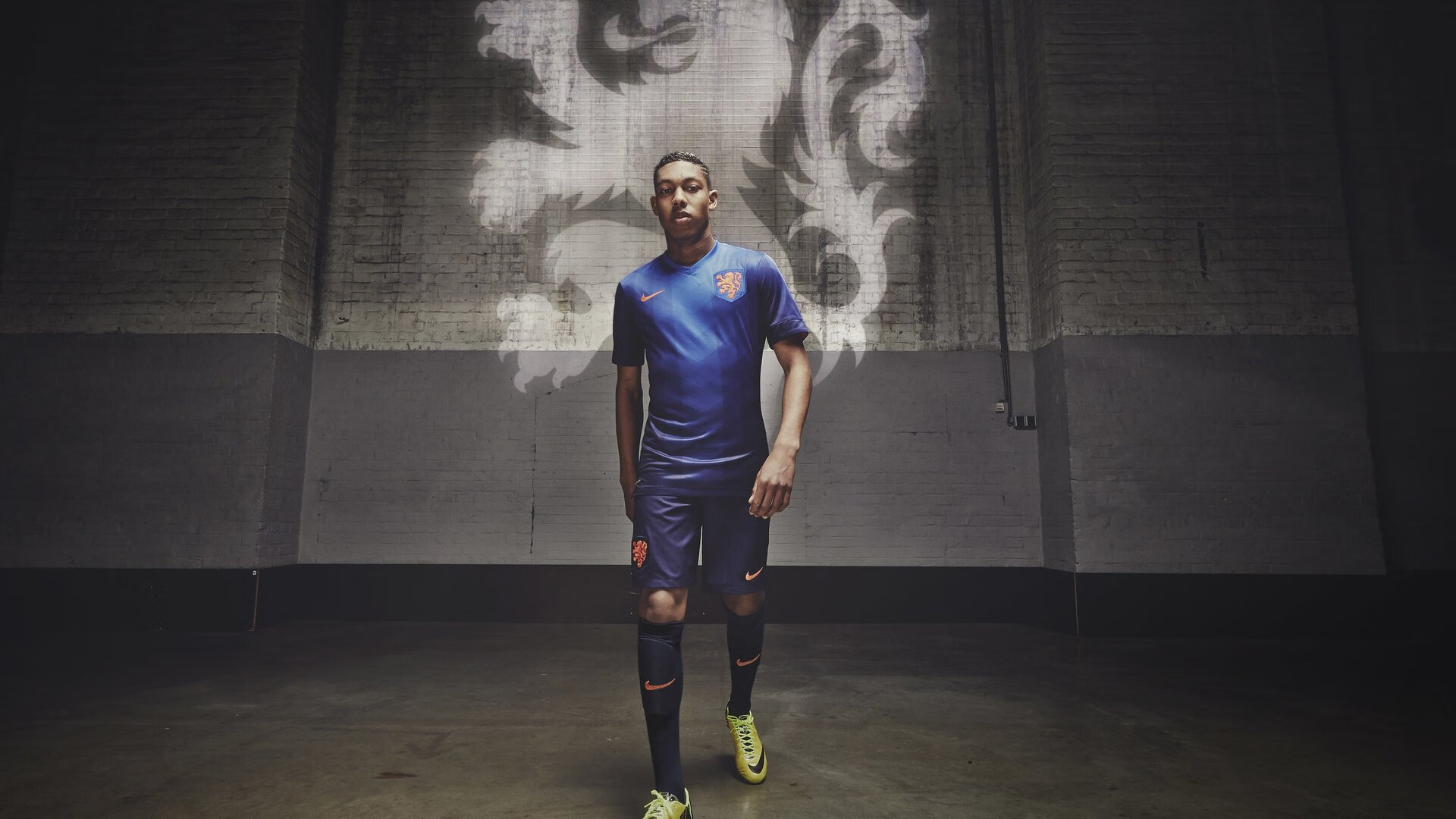 绿茵场上的双线战争，德甲争冠焦点战与墨西哥沙特的血拼启示