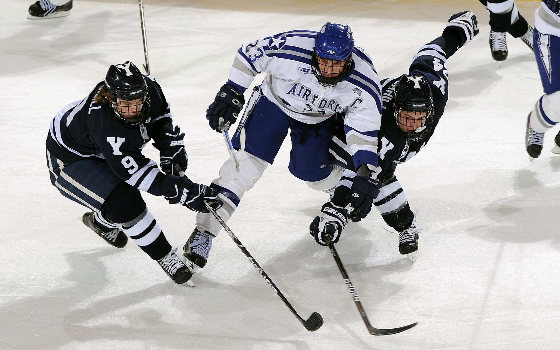 骑士淘汰赛过关开拓者，贝恩成为关键先生
