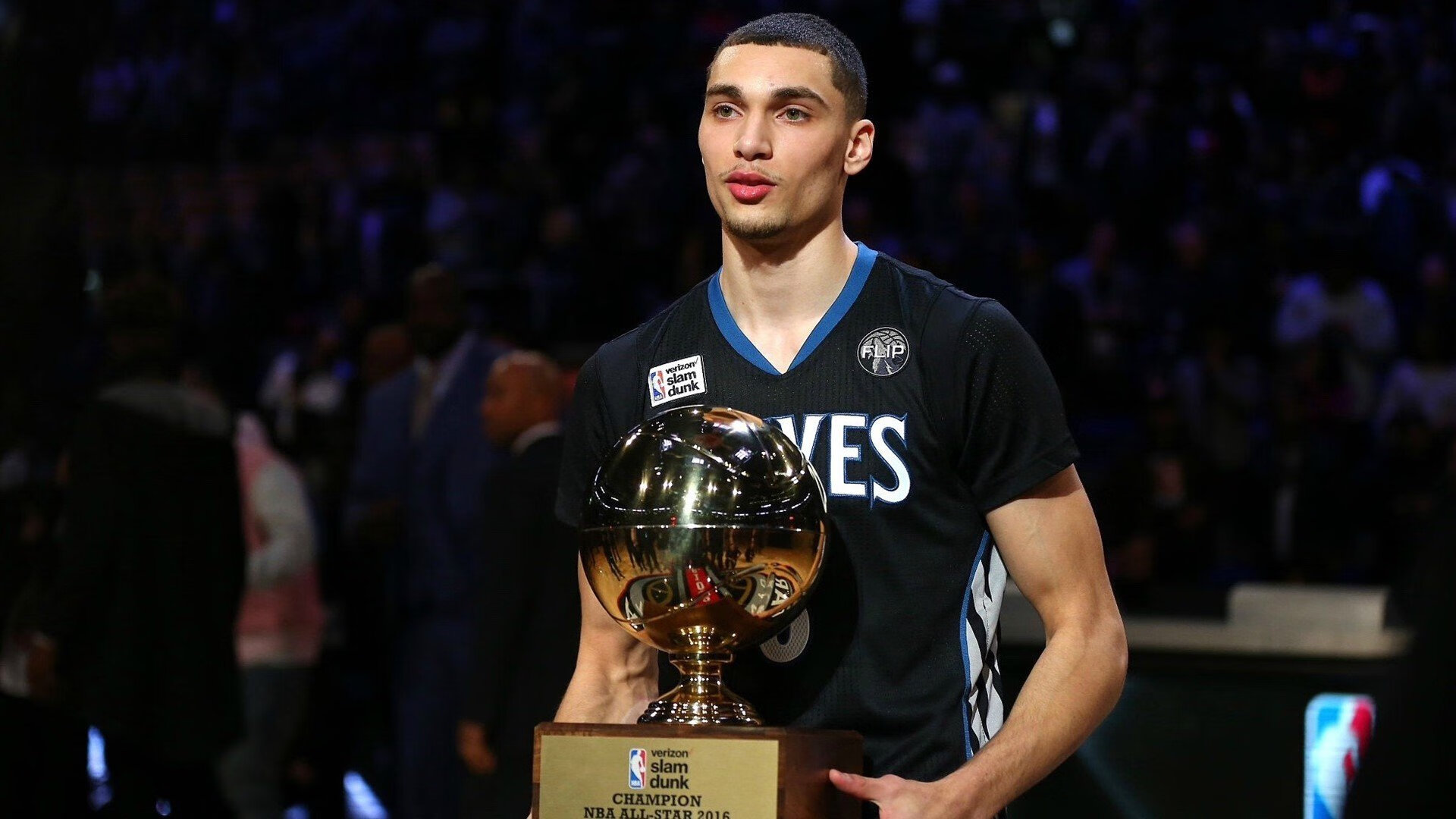 赛道上的心跳，迈凯伦险胜红牛，塞恩斯刷新纪录之夜